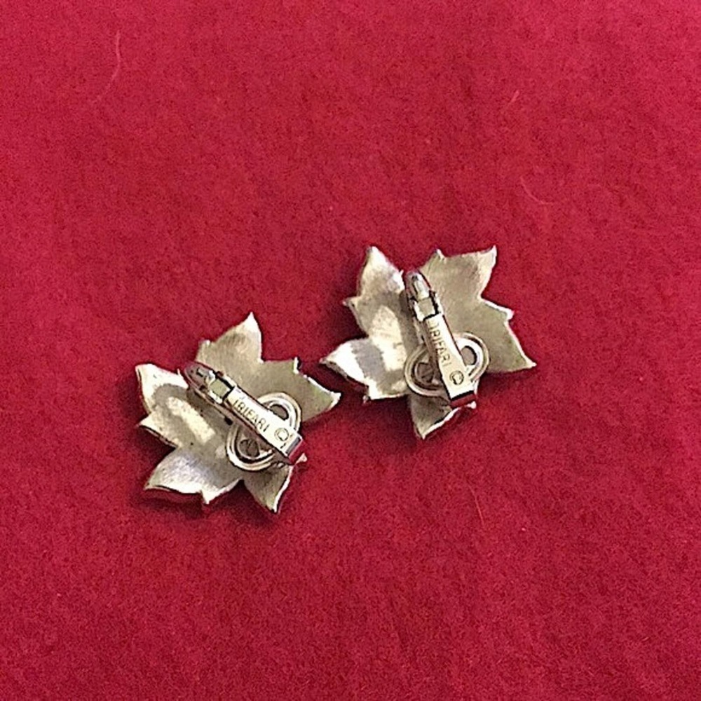Trifari Silver Swirl Flower Silver Tone Earrings Vintage Clip - Picture 2 of 8